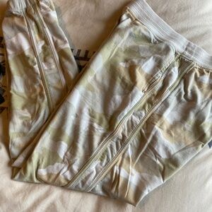 American Eagle Camo Sweatpants